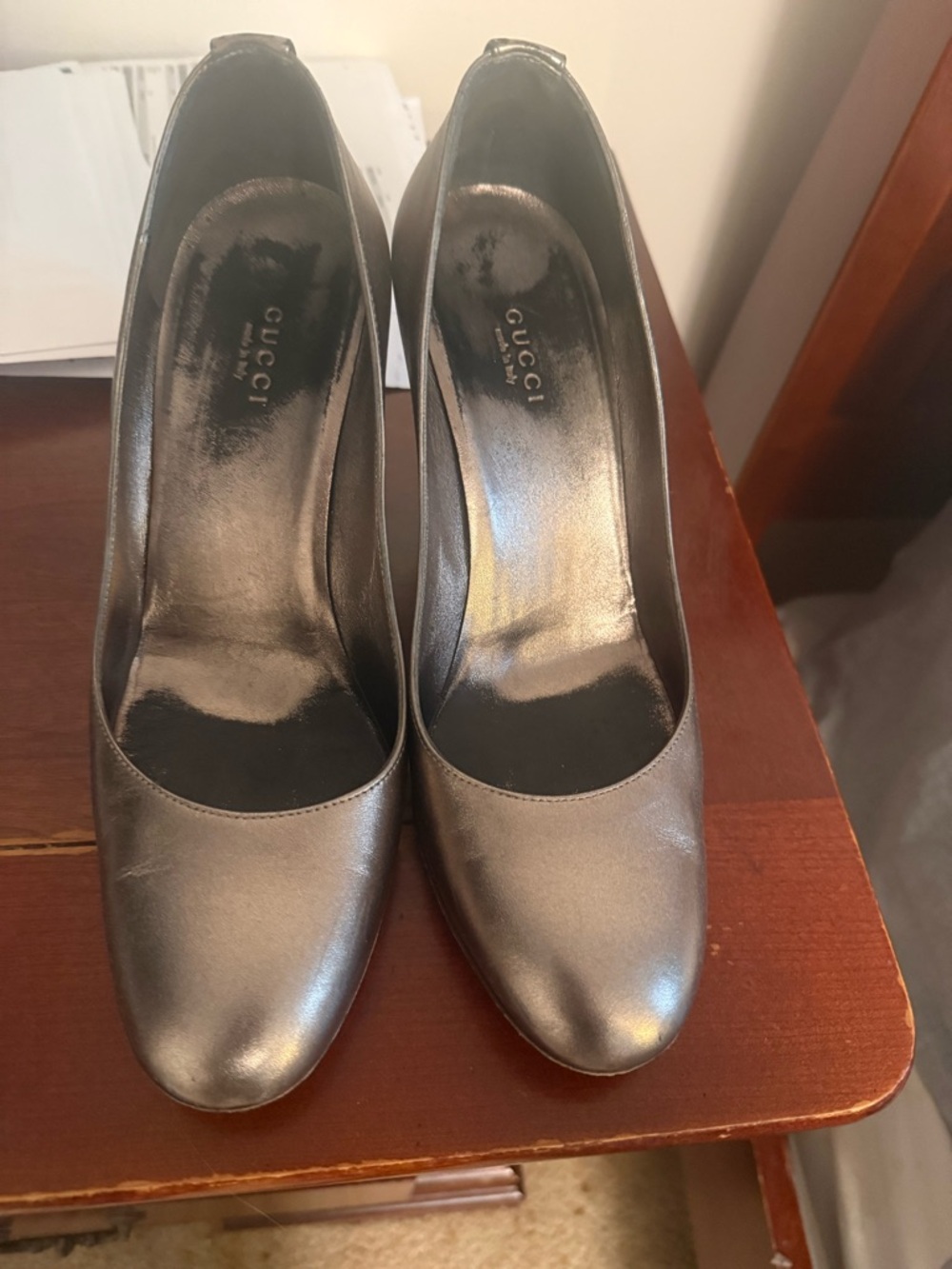 Gucci Metallic Silver Leather Round-Toe Pumps